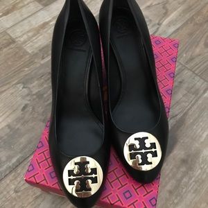 Tory Burch - Alice Wedges 9.5 (black)